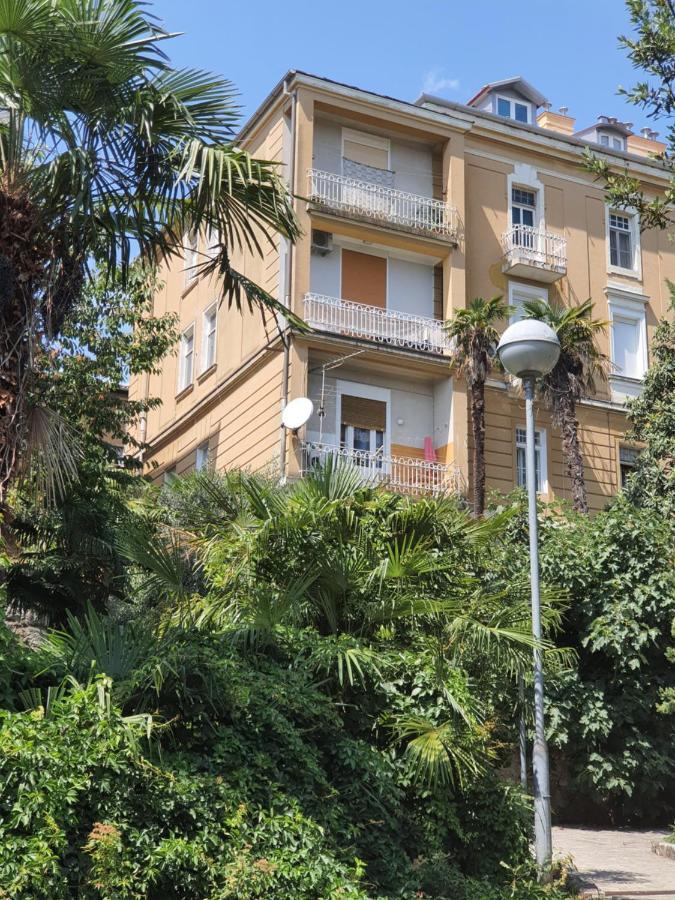 Family Apartment Center Opatija Extérieur photo