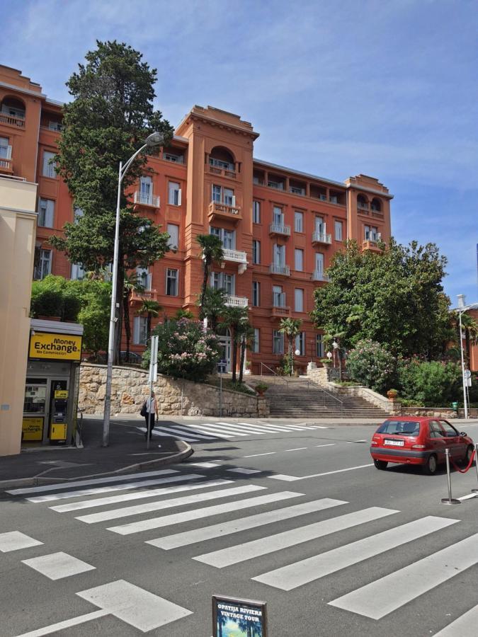 Family Apartment Center Opatija Extérieur photo